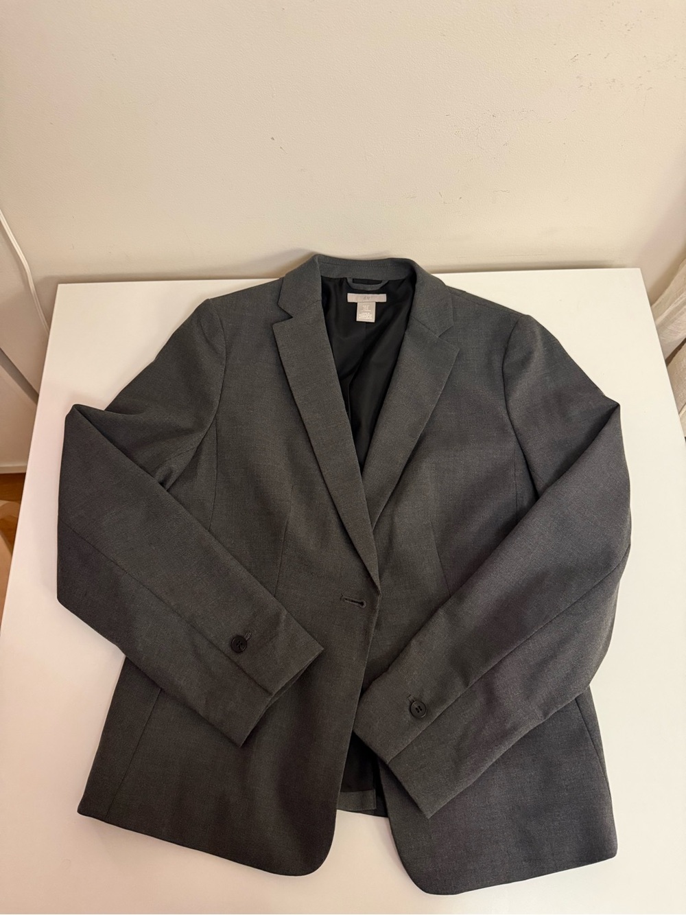 Classic Charcoal Gray Single-Breasted Blazer